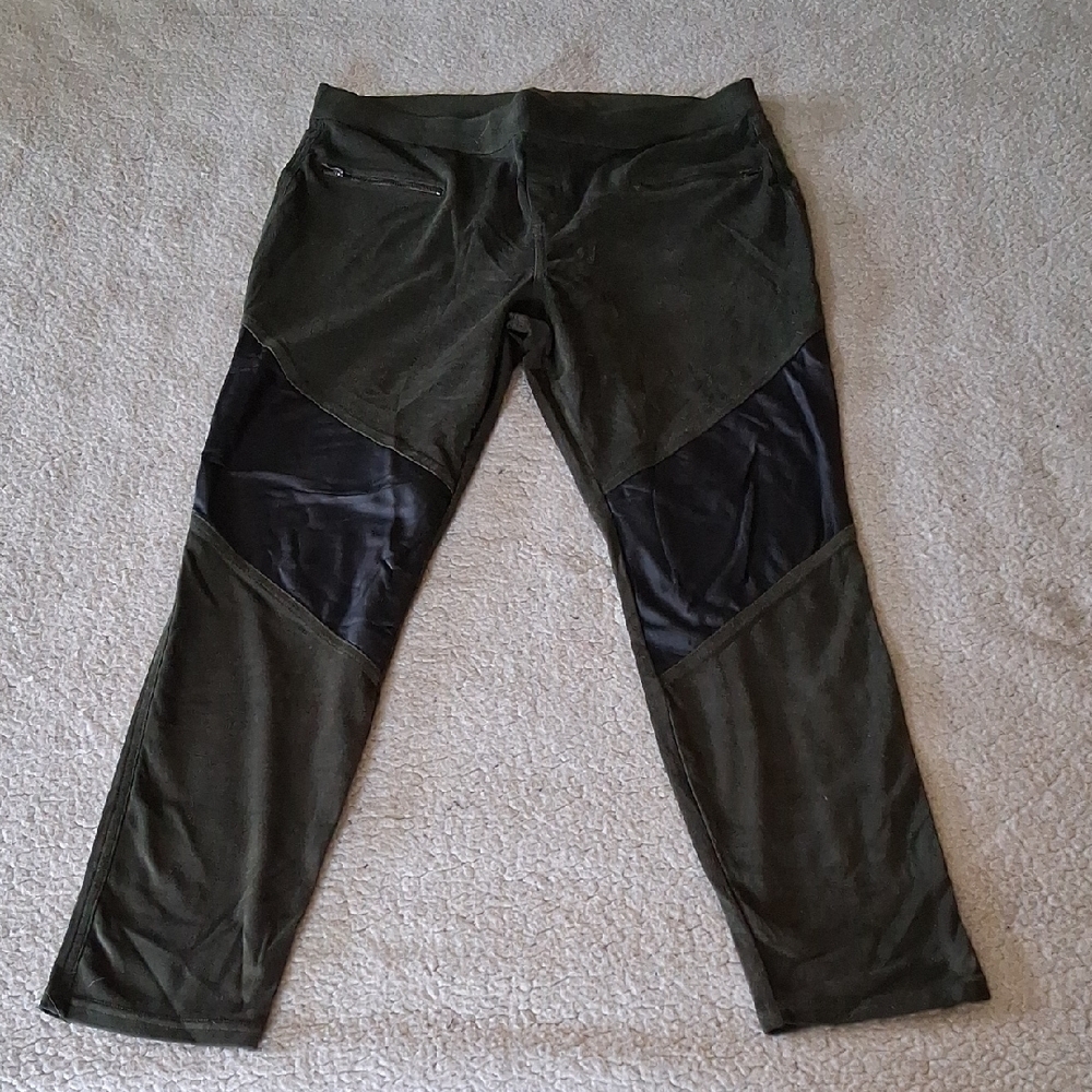 Simply Vera Vera Wang Olive and Black Leggings